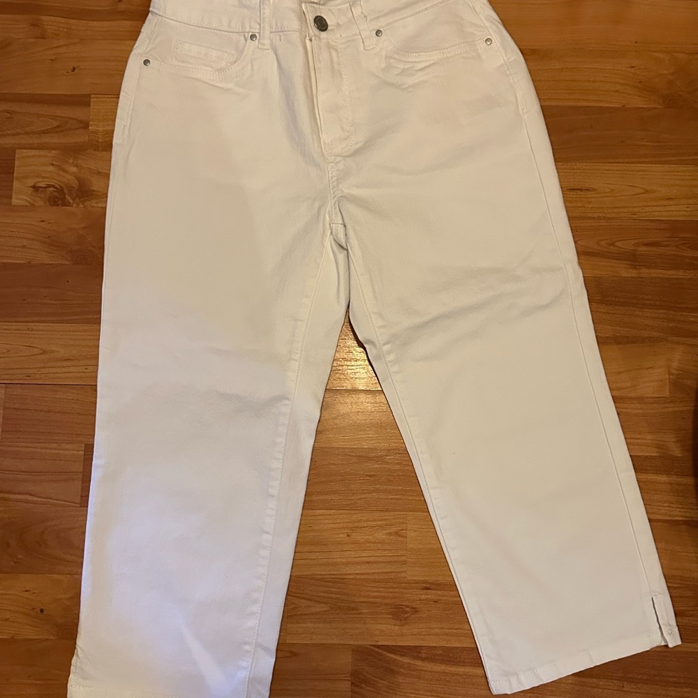 EUC Croft and Barrow White Cropped/Capri Pants size 6